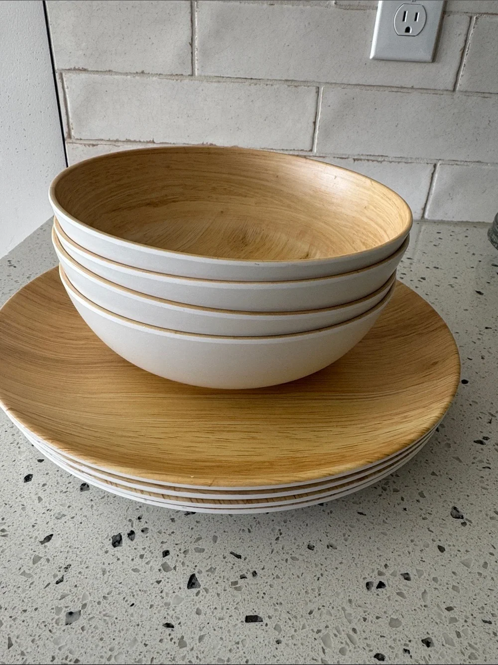 Tommy Bahama Melamine Light Faux Wood Grain Lot of 4 Dinner Plates & 4 Bowls EUC